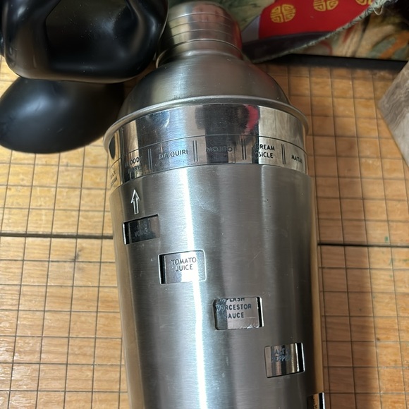 Chefmate Metal Bar Shaker With Drink Recipe Turn Selector Silver Tone 9.75”x4.5” - Picture 15 of 16